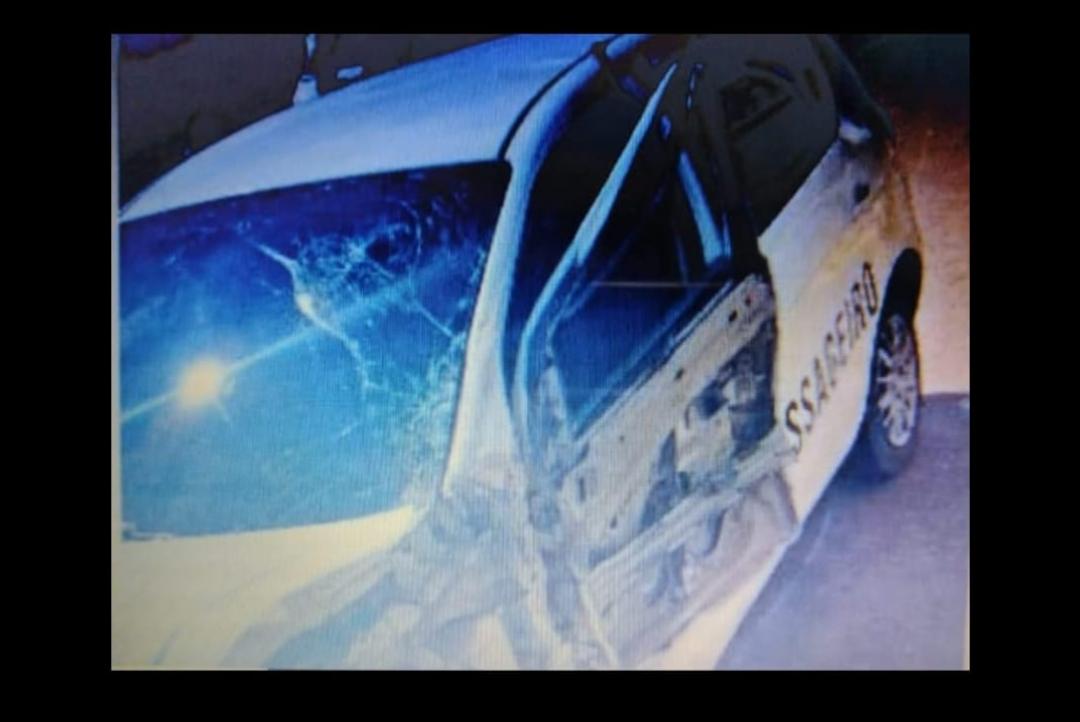 Motorista de aplicativo cochila no volante e atinge carreta 