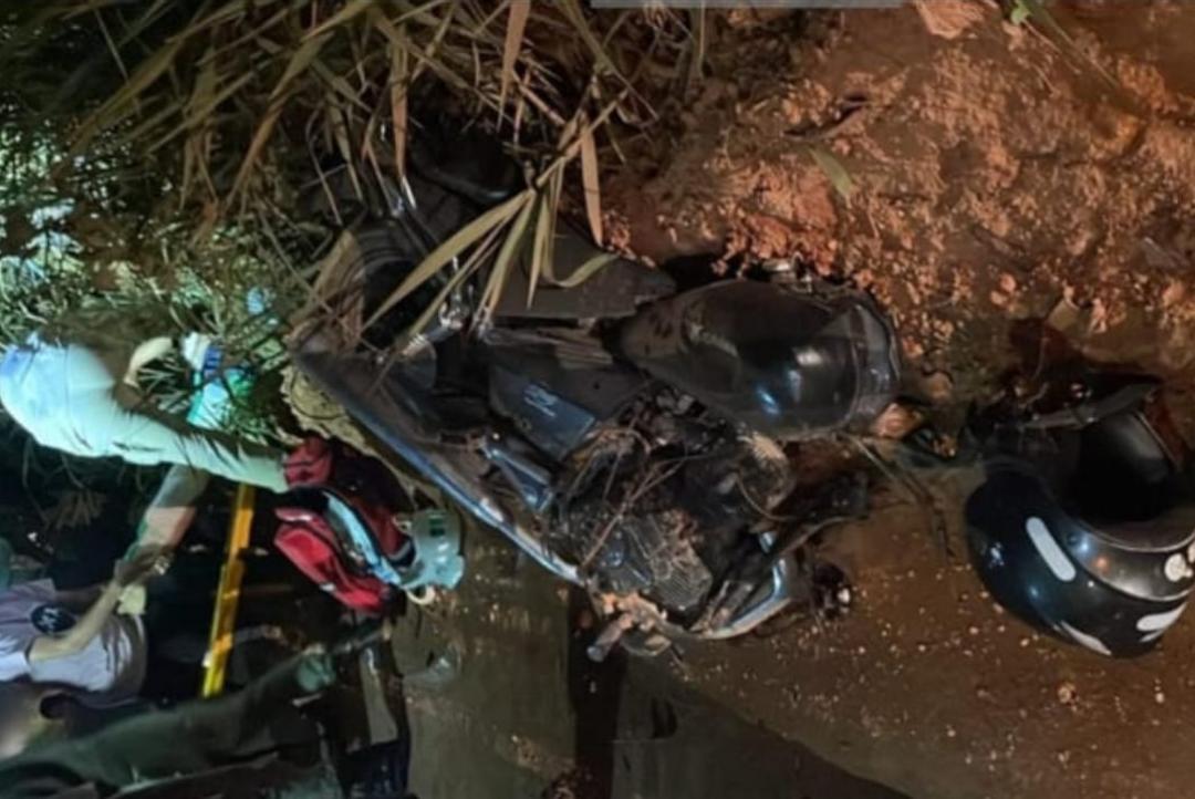 Acidente grave deixa moto destruída em Alta Floresta