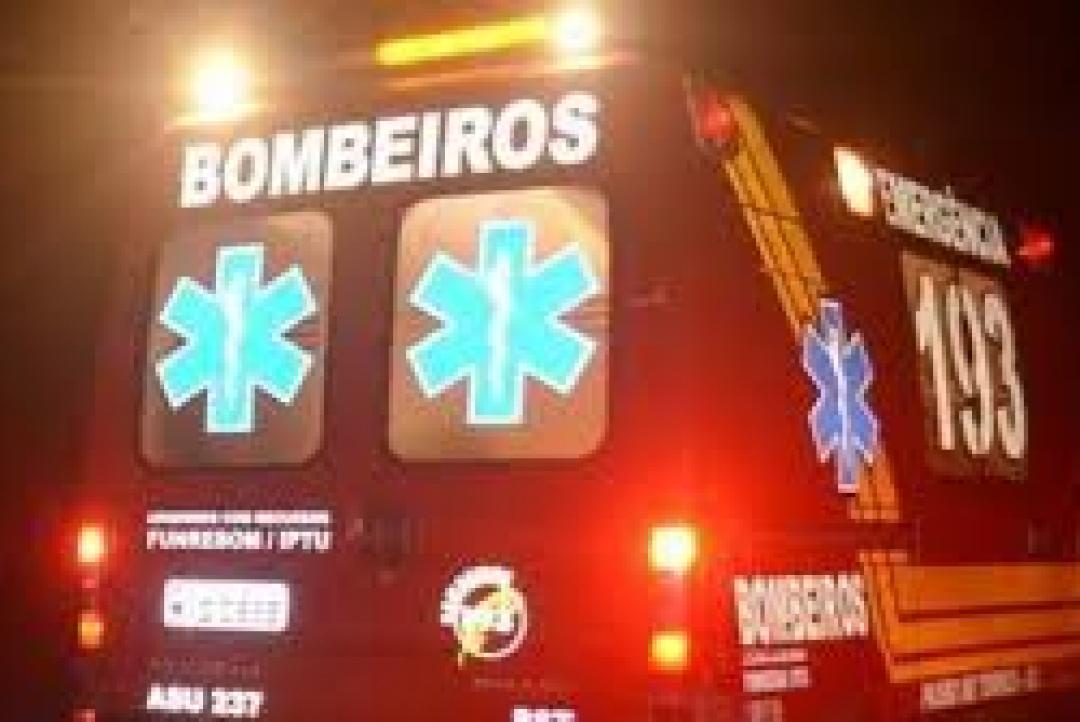 Capotamento na Perimetral termina com mulher ferida