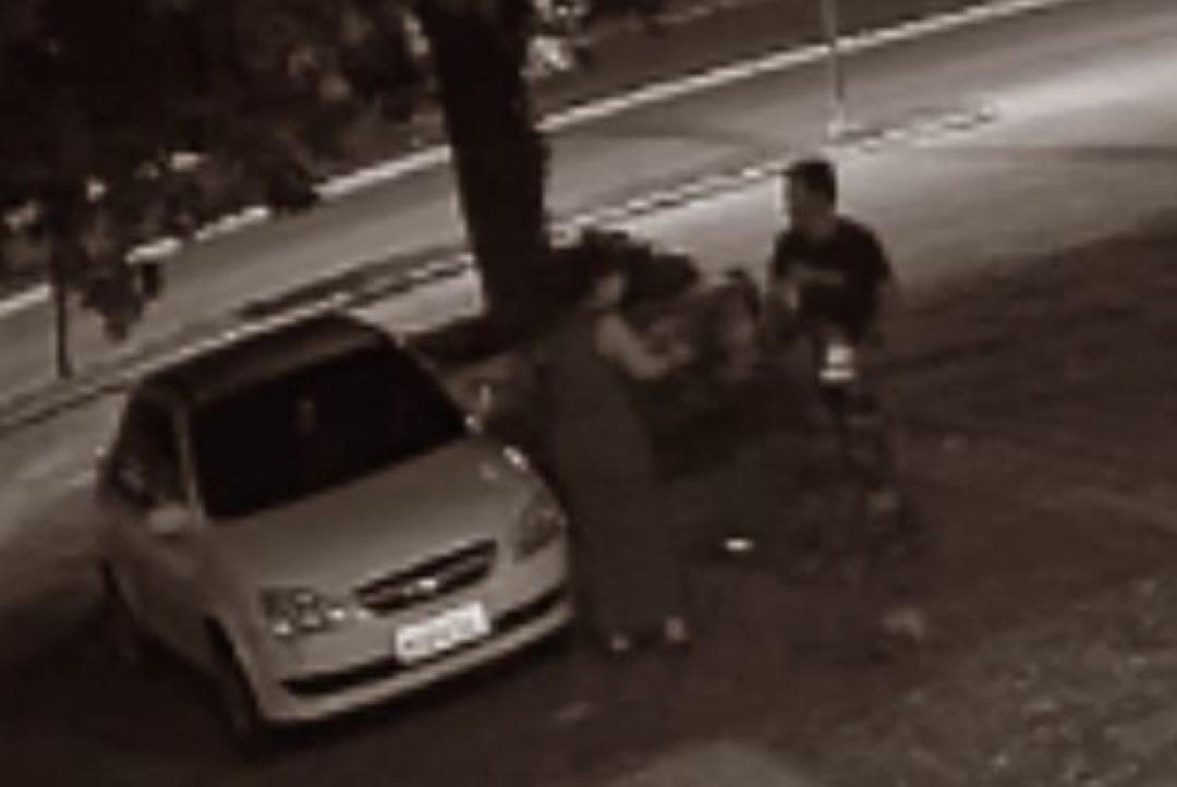 Assaltante usou cabo de guarda-chuva para enganar vítima