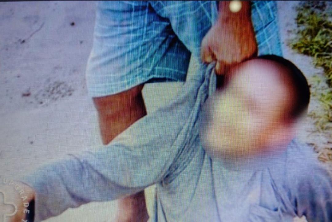 Ladrão arromba carro para furtar e é preso por moradores