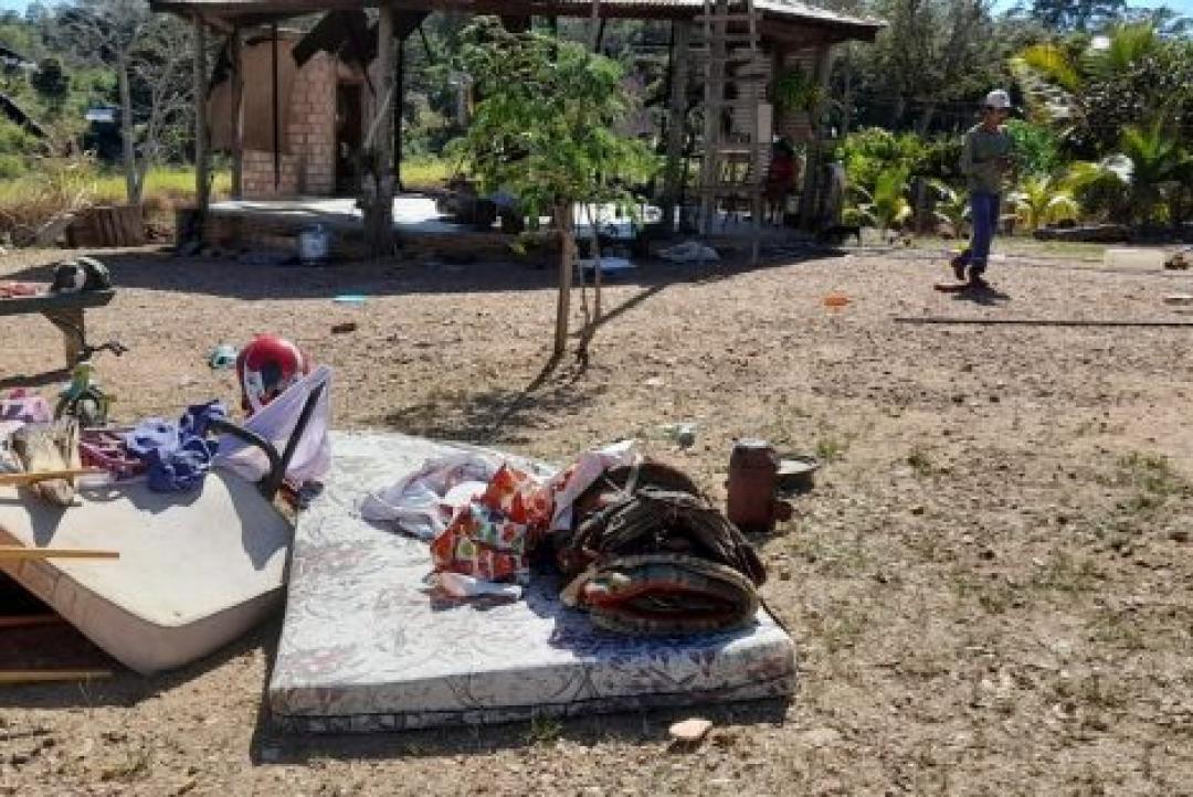 Incêndio destrói casa no Setor de Chácaras Santa Rosa