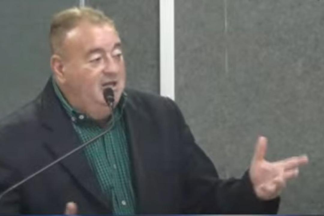 Tuti critica o governo Chico Gamba e chama Secretario de “irresponsável” e “incompetente”