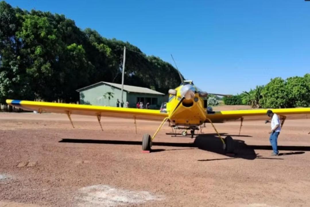 Avião agrícola atinge caminhonete e mata trabalhador em MT
