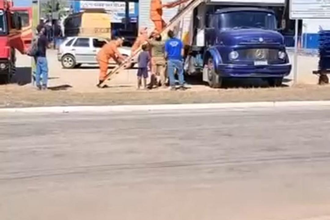 ALTA FLORESTA: Mulher é socorrida dentro de baú de caminhão