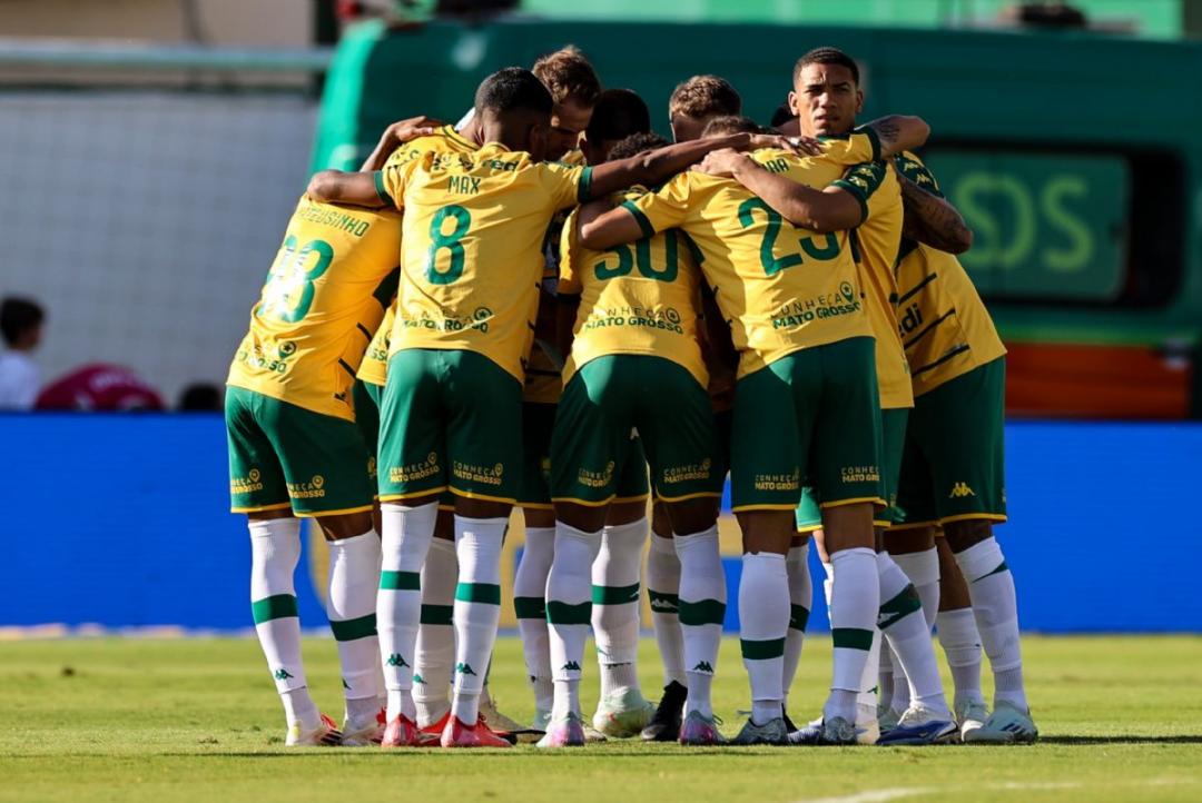 Vitória por 3 a 1 embala o Cuiabá na Série B