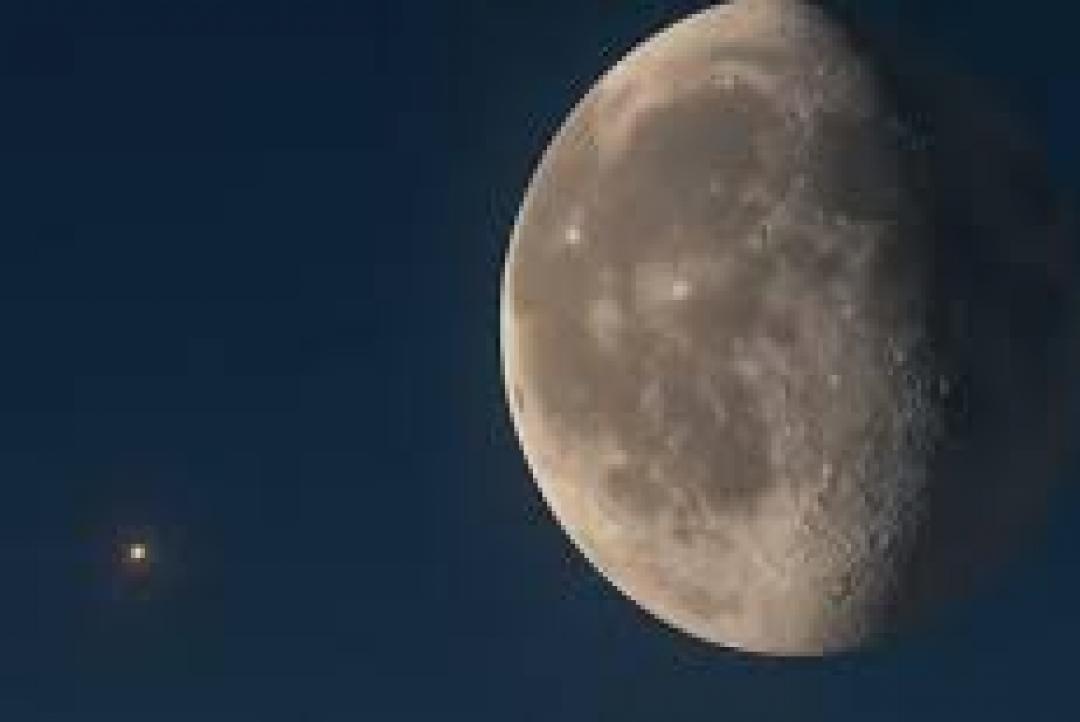 Marte e Lua brilharão juntas nesta segunda feira!