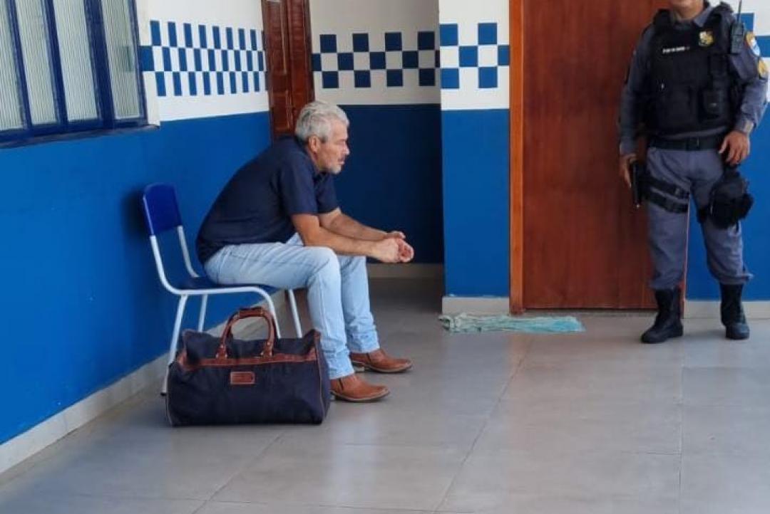 Homem é preso por injúria racial em rodoviária de Alta Floresta após chamar passageiro de “macaco”