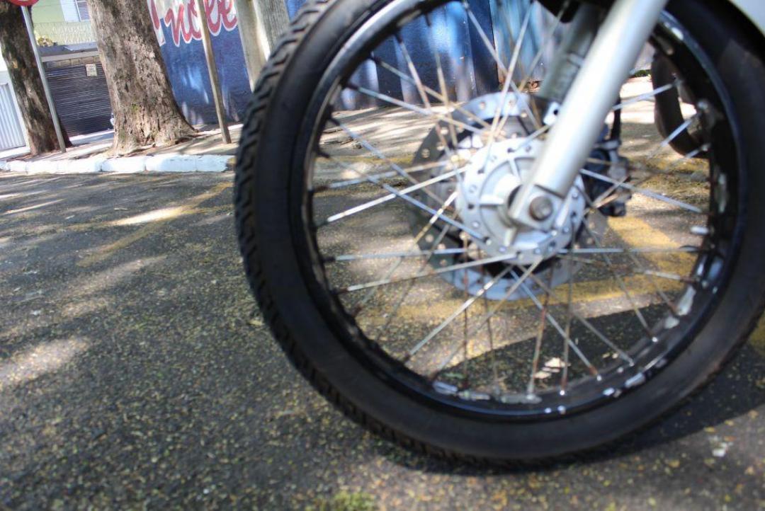 Motocicleta furtada é localizada abandonada em Alta Floresta