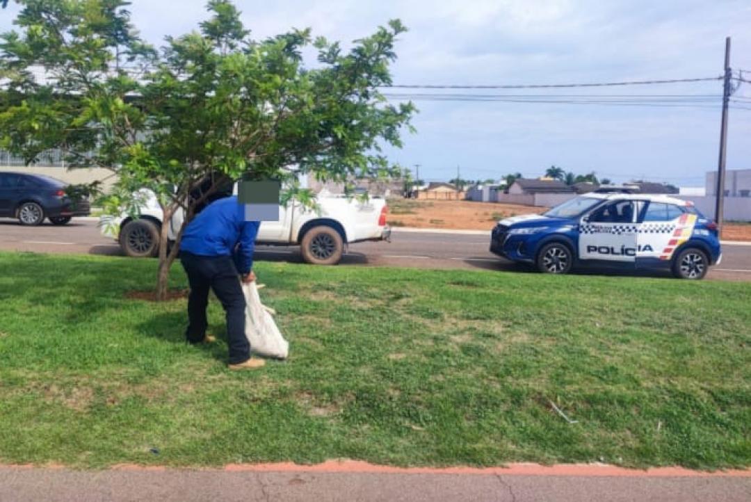 Idoso é preso acusado de enforcar cachorro em via pública